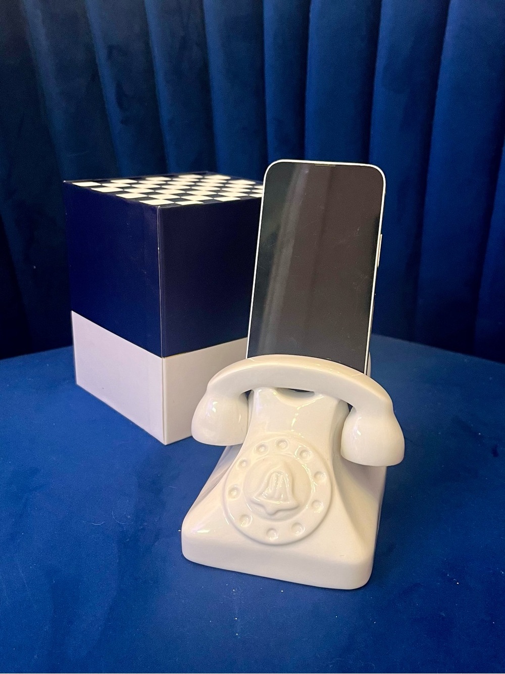 Jonathan Adler Glossy White Ceramic Retro Phone Docking & Charging Station - Picture 2 of 11